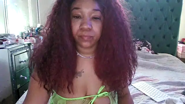 Snapshot of YasmineMinaj chatting on February 1, 4:05 pm YasmineMinaj online show from February 1, 4:05 pm