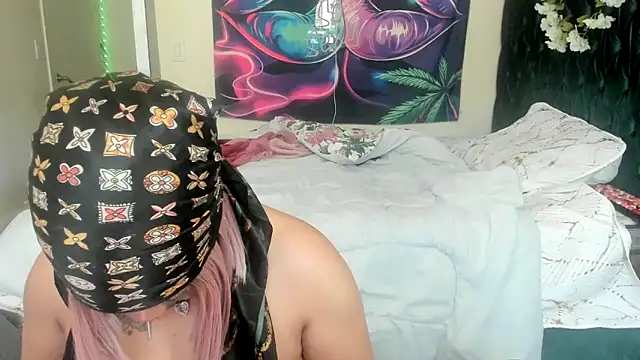 YasmineMinaj online show from April 14, 12:21 pm