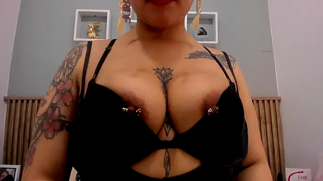 SalommeeT online show from November 27, 8:53 pm