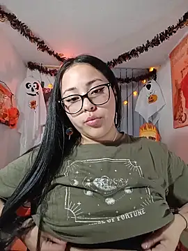 Snapshot of persefone_core chatting on October 26, 1:28 am persefone core online show from October 26, 1:28 am