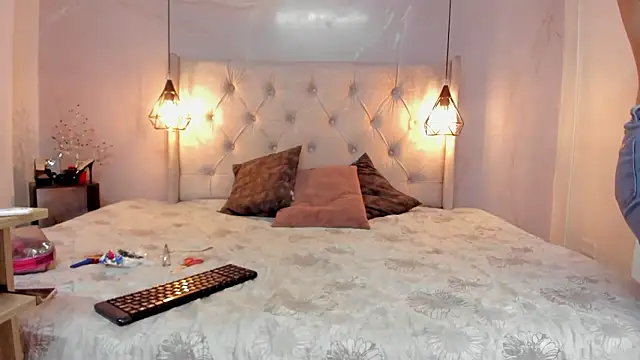 SakuraLee  online show from February 5, 11:50 am