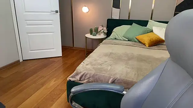 anita blairr online show from April 6, 1:01 am