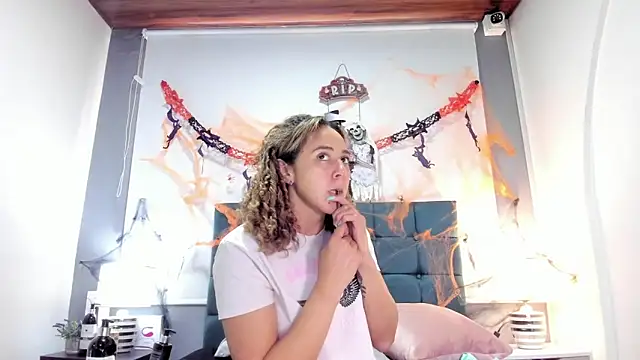 charlott lens online show from October 24, 5:45 pm