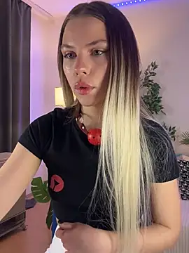 Snapshot of KittyKatyDream chatting on February 3, 4:31 pm KittyKatyDream online show from February 3, 4:31 pm