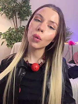 Snapshot of KittyKatyDream chatting on February 3, 7:31 pm KittyKatyDream online show from February 3, 7:31 pm