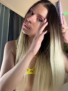 Snapshot of KittyKatyDream chatting on February 17, 9:10 pm KittyKatyDream online show from February 17, 9:10 pm