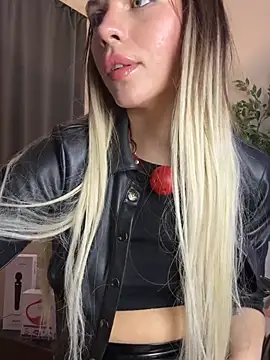 Snapshot of KittyKatyDream chatting on March 2, 12:42 am KittyKatyDream online show from March 2, 12:42 am