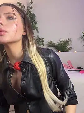 Snapshot of KittyKatyDream chatting on January 26, 8:45 pm KittyKatyDream online show from January 26, 8:45 pm