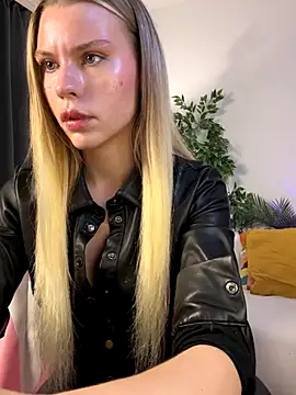 Snapshot of KittyKatyDream chatting on November 2, 6:02 pm KittyKatyDream online show from November 2, 6:02 pm