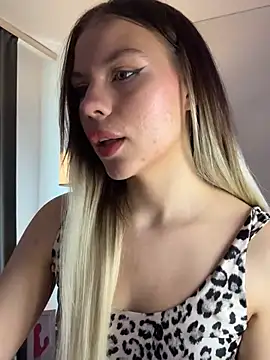 Snapshot of KittyKatyDream chatting on March 13, 1:29 pm KittyKatyDream online show from March 13, 1:29 pm