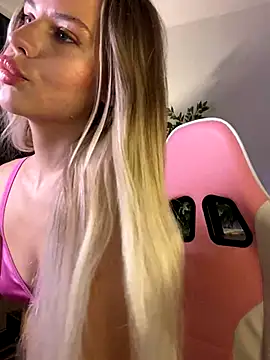 Snapshot of KittyKatyDream chatting on November 11, 2:45 pm KittyKatyDream online show from November 11, 2:45 pm