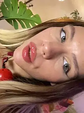 Snapshot of KittyKatyDream chatting on March 14, 7:01 pm KittyKatyDream online show from March 14, 7:01 pm