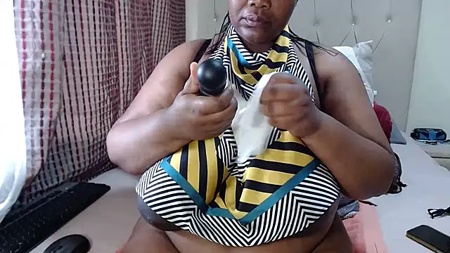 CHOCOLATEDARKBUSTYX online show from October 27, 9:10 am