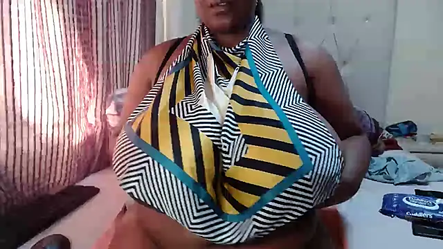 CHOCOLATEDARKBUSTYX online show from April 4, 2:23 pm