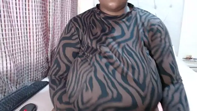 CHOCOLATEDARKBUSTYX online show from April 8, 6:15 am