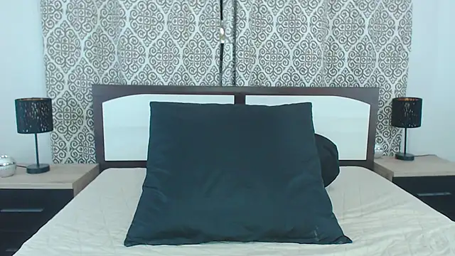 Snapshot of MissMilla chatting on October 8, 5:20 am MissMilla online show from October 8, 5:20 am