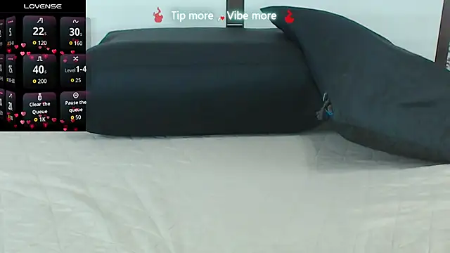Snapshot of MissMilla chatting on October 10, 5:41 am MissMilla online show from October 10, 5:41 am