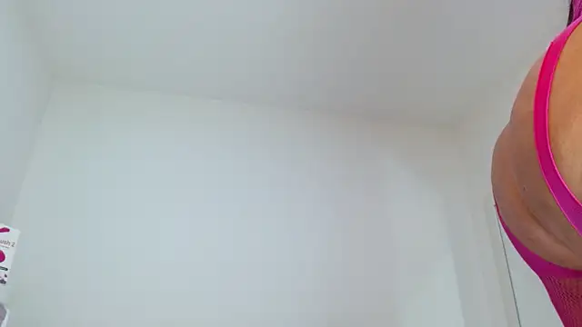 Snapshot of sashacreamy_ chatting on November 20, 5:41 am sashacreamy online show from November 20, 5:41 am