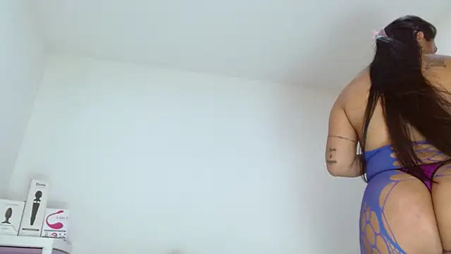 Snapshot of sashacreamy_ chatting on September 23, 4:08 am sashacreamy online show from September 23, 4:08 am