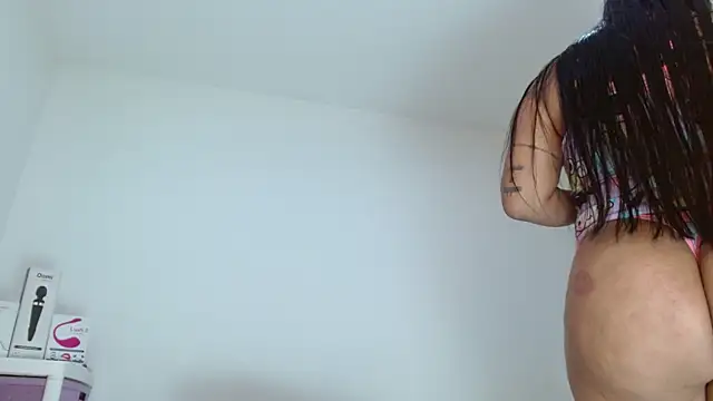 Snapshot of sashacreamy_ chatting on October 3, 3:20 am sashacreamy online show from October 3, 3:20 am