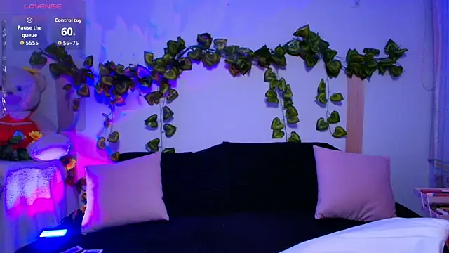 tati cardenas online show from November 12, 5:00 am