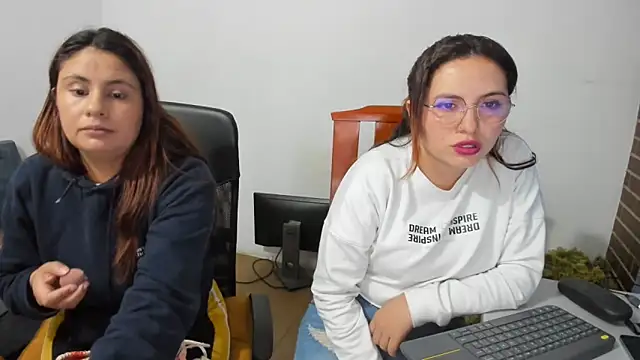 Snapshot of _girls_on_fire_ chatting on March 4, 11:43 pm girls on fire online show from March 4, 11:43 pm