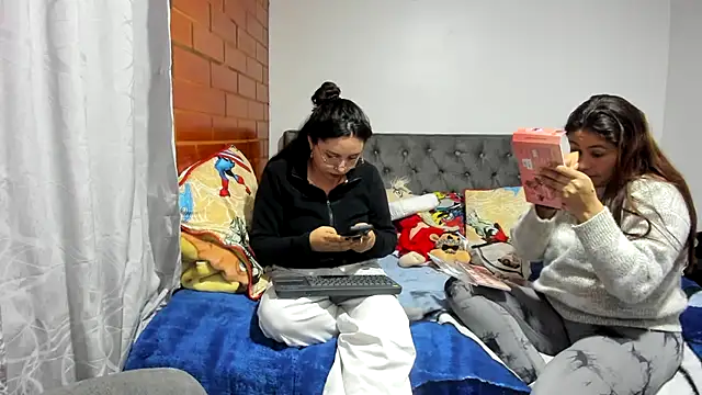  girls on fire  online show from December 22, 11:05 pm