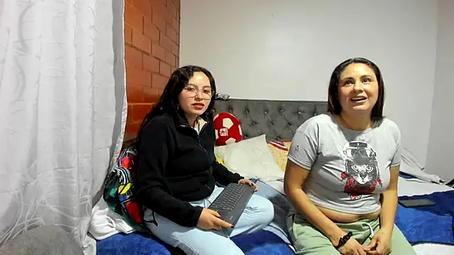  girls on fire  online show from December 19, 10:56 pm