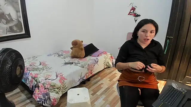 Snapshot of _girls_on_fire_ chatting on November 8, 7:50 pm girls on fire online show from November 8, 7:50 pm