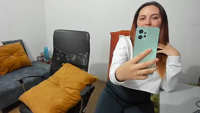 Snapshot of _girls_on_fire_ chatting on February 14, 11:53 pm girls on fire online show from February 14, 11:53 pm