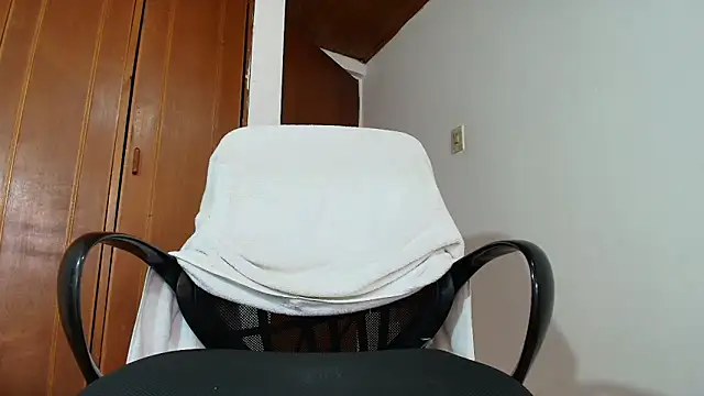 sam her online show from April 10, 9:11 pm