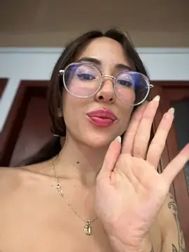 lauravasquez online show from February 17, 4:39 pm