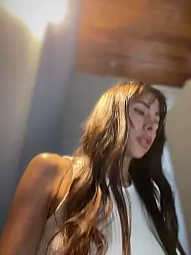 lauravasquez online show from April 14, 5:18 pm