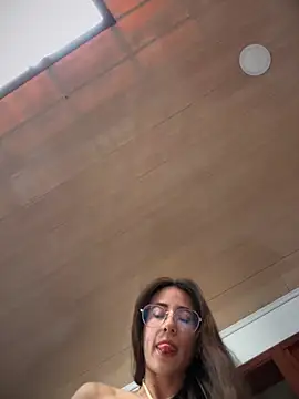 lauravasquez online show from February 18, 5:31 pm