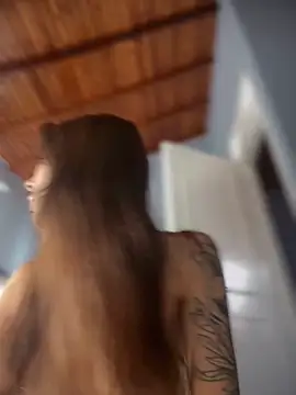 Snapshot of lauravasquez chatting on February 7, 3:31 pm lauravasquez online show from February 7, 3:31 pm