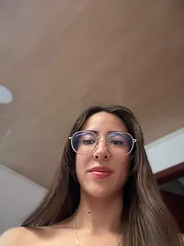 lauravasquez online show from February 26, 6:26 pm