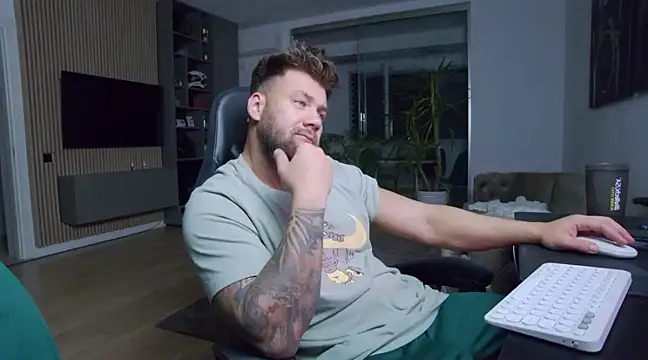 Snapshot of UbbeViking chatting on March 11, 7:14 pm UbbeViking online show from March 11, 7:14 pm