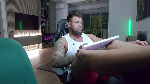 Snapshot of UbbeViking chatting on October 14, 9:47 pm UbbeViking online show from October 14, 9:47 pm