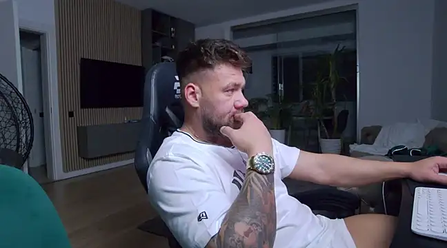 Snapshot of UbbeViking chatting on March 16, 8:54 pm UbbeViking online show from March 16, 8:54 pm