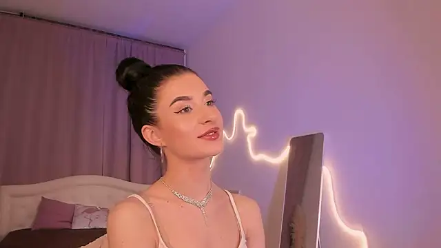 LauraCoy online show from July 7, 8:12 pm
