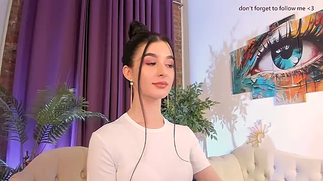 LauraCoy online show from June 3, 9:30 pm