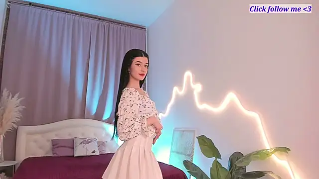 LauraCoy online show from April 10, 9:00 pm