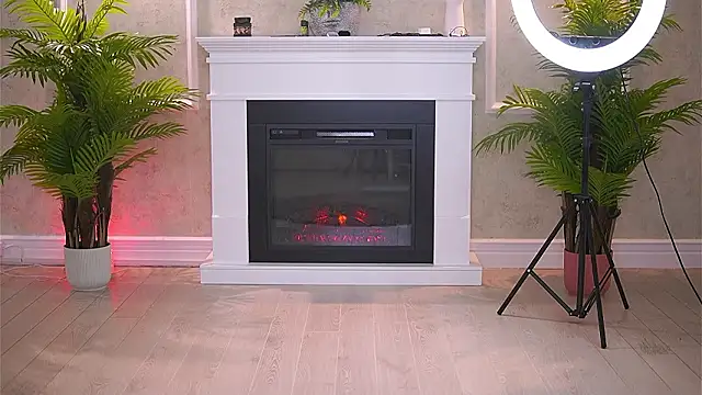 Snapshot of Abbela_White chatting on February 7, 6:32 am Abbela White online show from February 7, 6:32 am