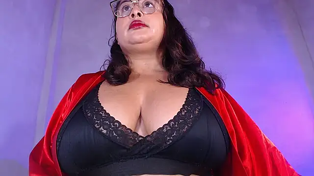 Snapshot of NadiaWhite chatting on December 1, 9:21 am NadiaWhite online show from December 1, 9:21 am