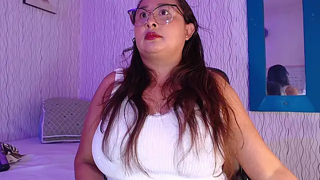 Snapshot of NadiaWhite chatting on February 10, 6:24 pm NadiaWhite online show from February 10, 6:24 pm