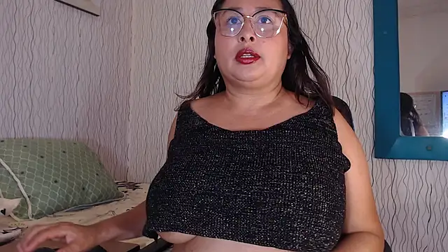 Snapshot of NadiaWhite chatting on October 15, 5:43 pm NadiaWhite online show from October 15, 5:43 pm