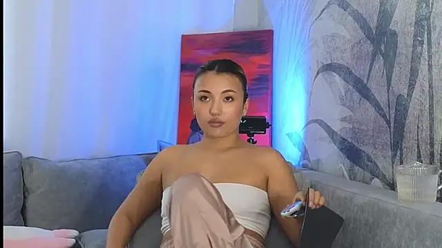 lily  foster online show from February 1, 8:18 am