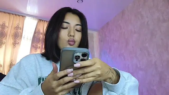 Snapshot of lily__foster chatting on January 12, 8:54 am lily foster online show from January 12, 8:54 am