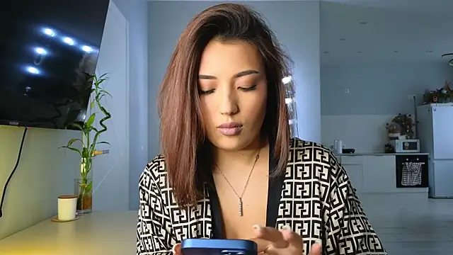 lily  foster online show from March 23, 5:32 am