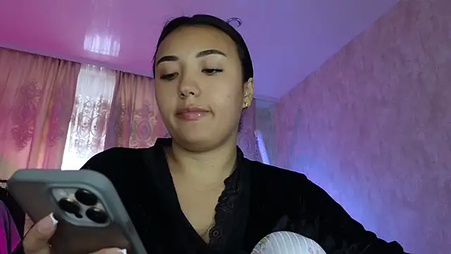 Snapshot of lily__foster chatting on December 23, 9:08 am lily foster online show from December 23, 9:08 am